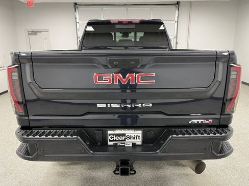 Used 2024 GMC Sierra 2500 AT4 w/ AT4 Premium Plus Package AWD/4WD image 9