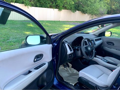 Used 2017 Honda HR-V LX image 10