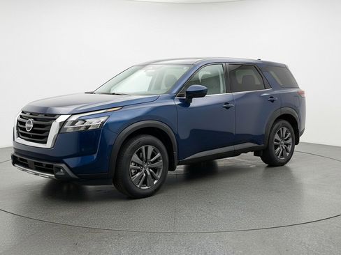 Used 2025 Nissan Pathfinder SV image 3