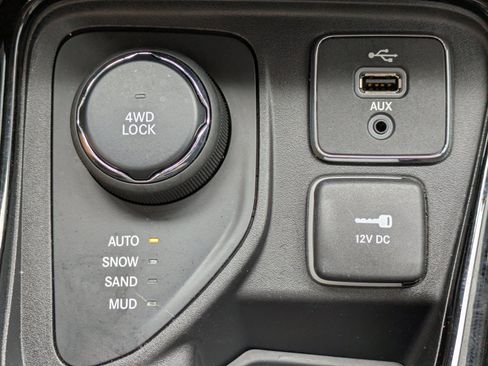 Used 2018 Jeep Compass Limited w/ Navigation Group AWD/4WD image 26