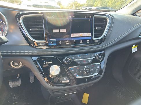 New 2026 Chrysler Pacifica Select w/ S Appearance Package FWD image 28