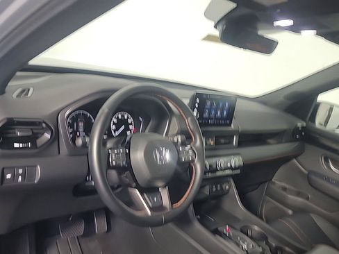 Certified 2025 Honda Pilot TrailSport image 18