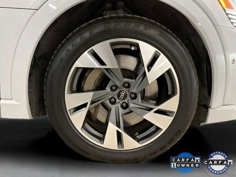 Used 2022 Audi e-tron Premium Plus w/ Premium Plus Package image 32