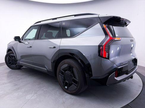 Used 2024 Kia EV9 GT-Line image 2