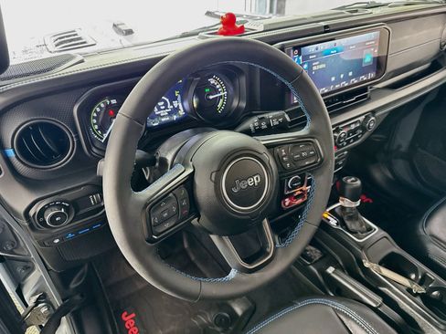 Used 2024 Jeep Wrangler Unlimited Rubicon 4xe AWD/4WD image 24