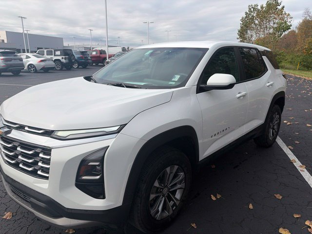 Used 2026 Chevrolet Equinox LT FWD image 3