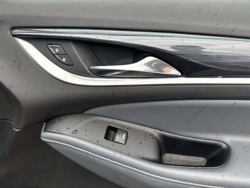 Used 2024 Buick Enclave Essence w/ Experience Buick Package FWD image 20