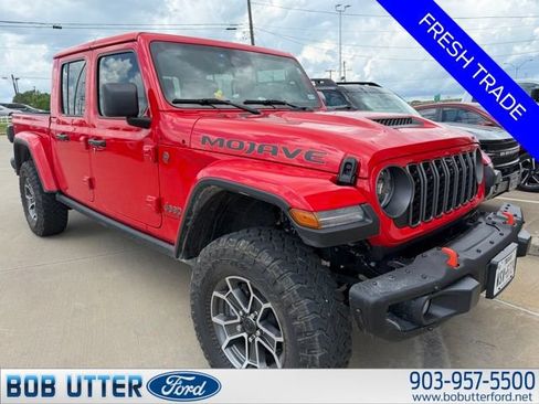 Used 2025 Jeep Gladiator Mojave AWD/4WD image 2