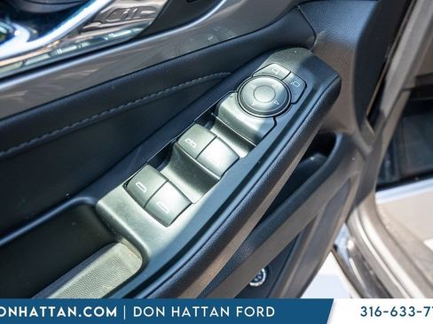 Used 2023 Chevrolet Traverse LT AWD/4WD image 16