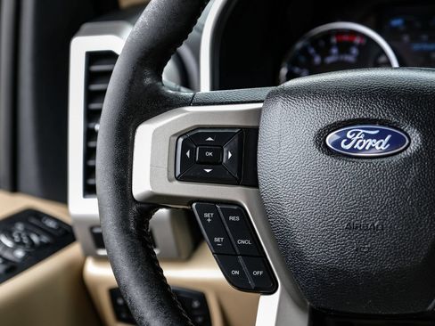 Used 2019 Ford F250 Lariat w/ Lariat Value Package AWD/4WD image 15