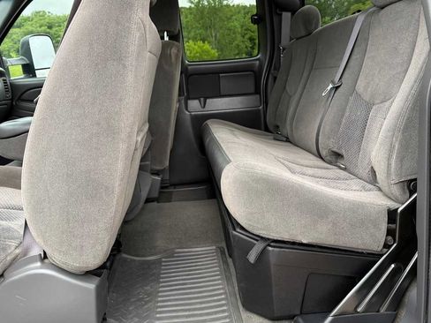 Used 2006 Chevrolet Silverado 2500 LT w/ Heavy-Duty Power Package AWD/4WD image 8