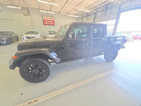 Used 2024 Jeep Gladiator Sport AWD/4WD image 6
