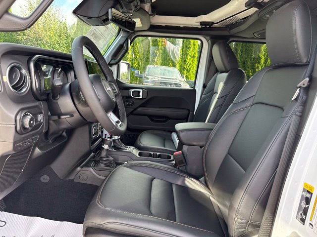 New 2026 Jeep Wrangler Unlimited Sahara AWD/4WD image 16