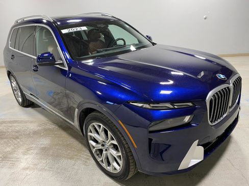 Used 2023 BMW X7 xDrive40i w/ Premium Package image 5