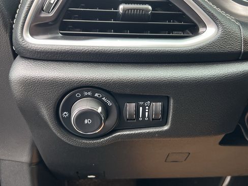 Used 2023 Chrysler Pacifica Limited w/ S Appearance Package image 15