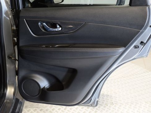 Used 2017 Nissan Rogue SV AWD/4WD image 29