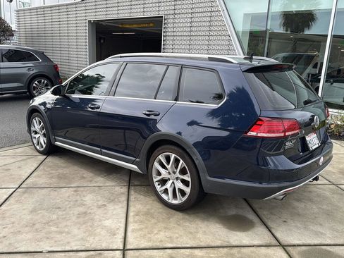 Used 2019 Volkswagen Golf Alltrack SE image 8
