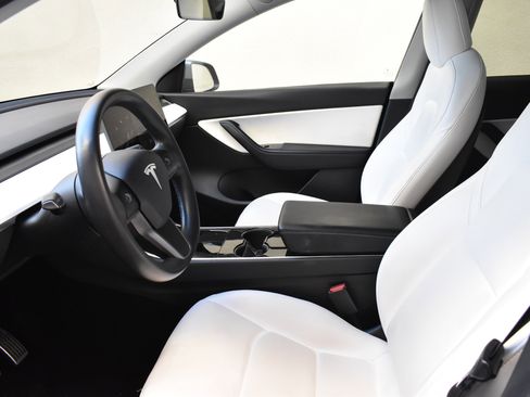 Used 2021 Tesla Model Y Long Range image 21