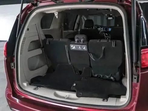 Used 2018 Chrysler Pacifica Touring Plus w/ Tire & Wheel Group FWD image 50