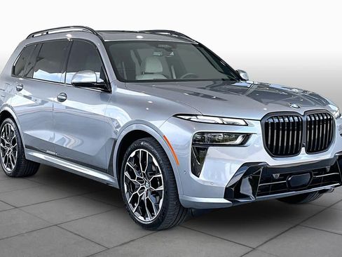 Used 2025 BMW X7 xDrive40i w/ M Sport Package AWD/4WD image 2