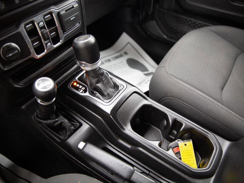 Used 2023 Jeep Gladiator Sport image 16