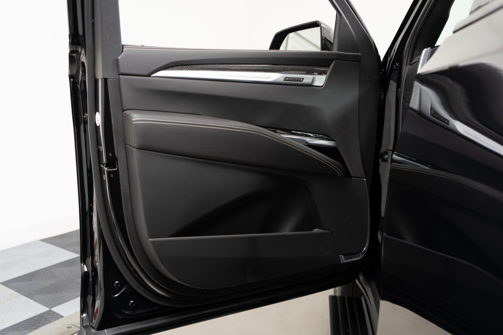 Used 2026 Cadillac Escalade V w/ LPO, ONYX Package AWD/4WD image 44