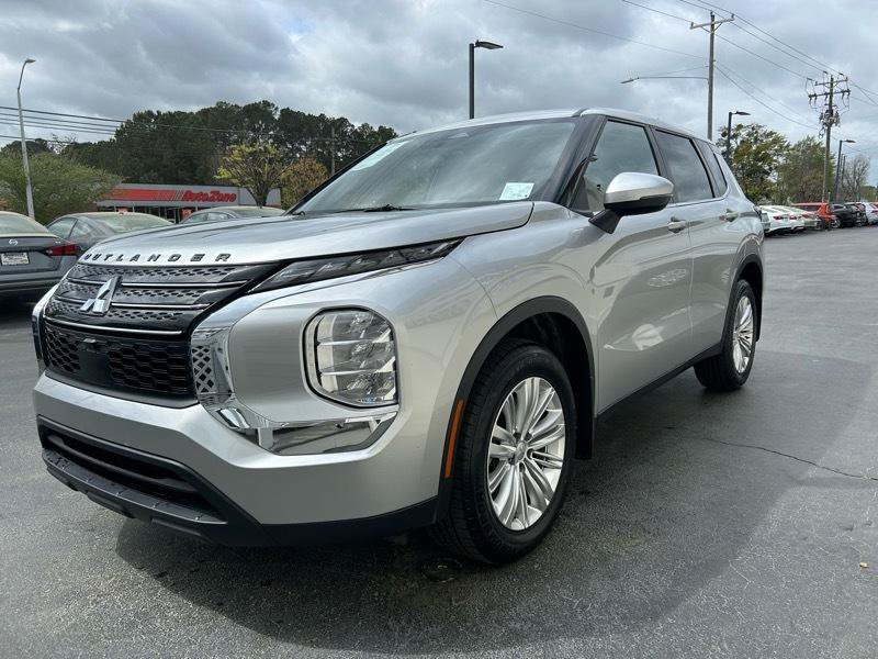 Used 2023 Mitsubishi Outlander ES FWD image 4