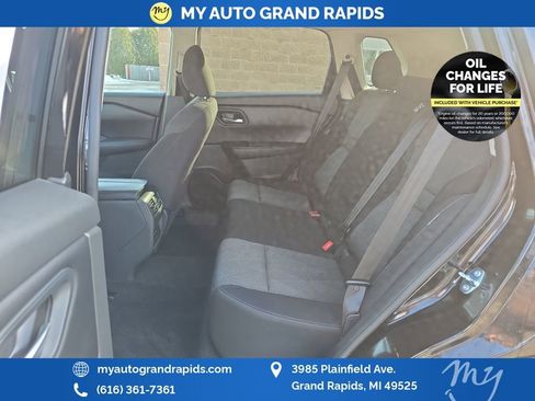 Used 2025 Nissan Rogue SV image 26