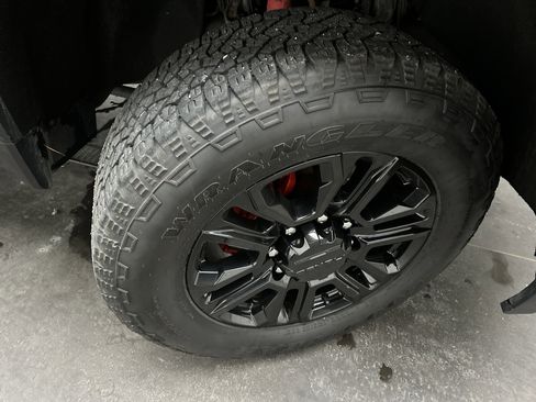 Used 2022 GMC Sierra 3500 Denali w/ Denali Black Diamond Edition image 13