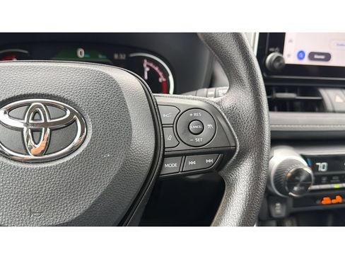 Certified 2025 Toyota RAV4 XLE FWD image 27