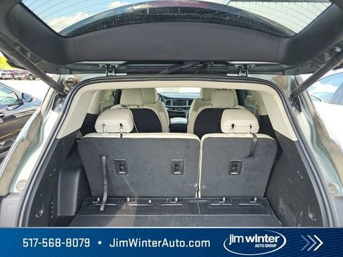 Used 2023 Buick Enclave Essence AWD/4WD image 10