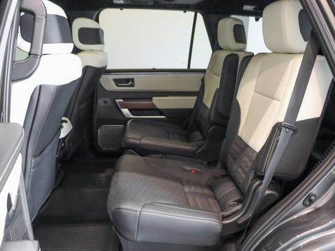 Used 2024 Toyota Sequoia Capstone AWD/4WD image 43
