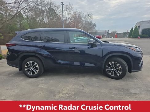 Used 2024 Toyota Highlander XLE image 9