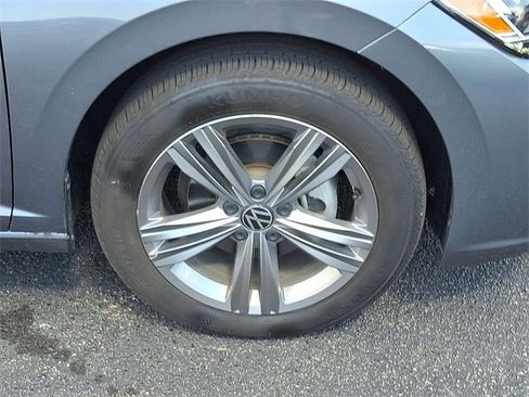 Used 2024 Volkswagen Jetta SE image 8