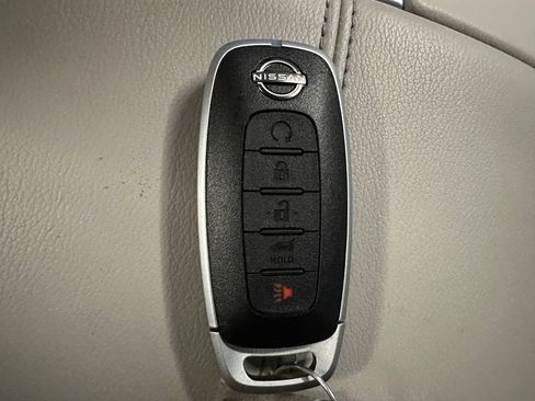 Used 2025 Nissan Murano SV AWD/4WD image 17