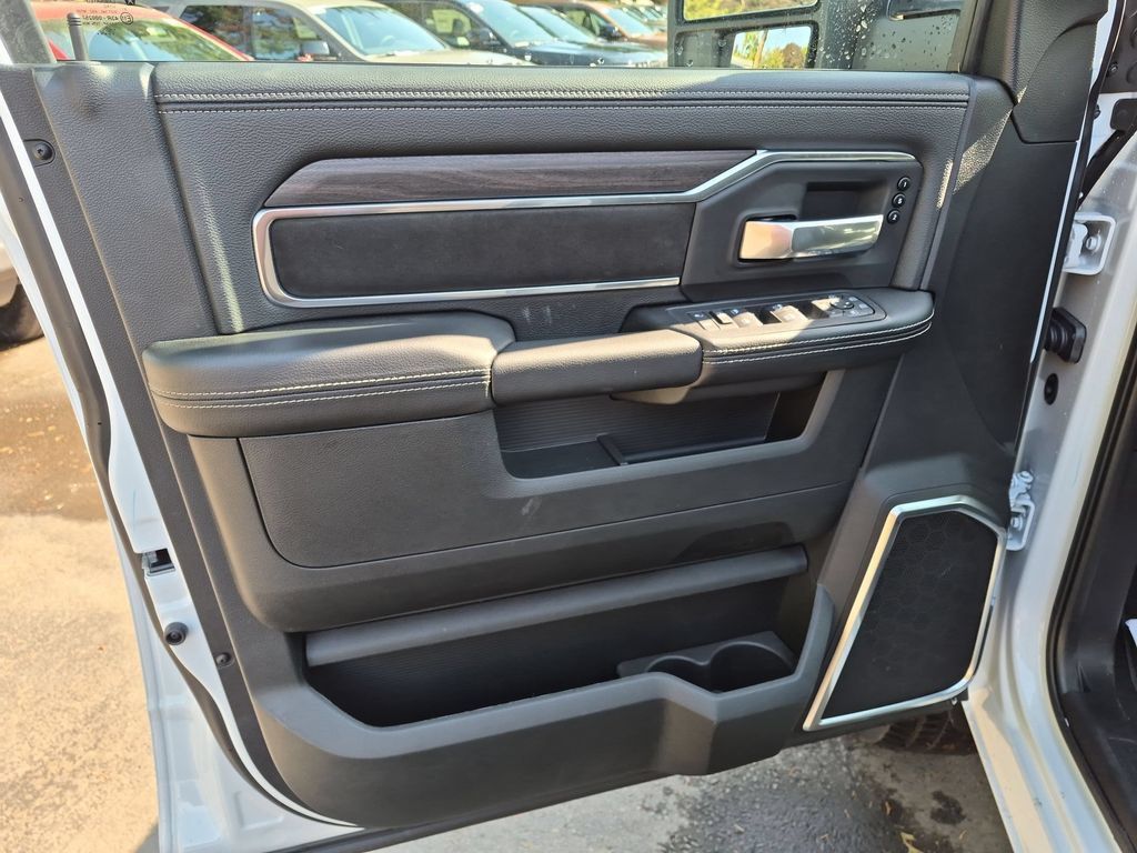 New 2026 RAM 2500 Laramie AWD/4WD image 11