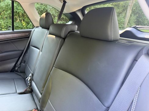 Used 2019 Subaru Outback 2.5i Limited AWD/4WD image 12