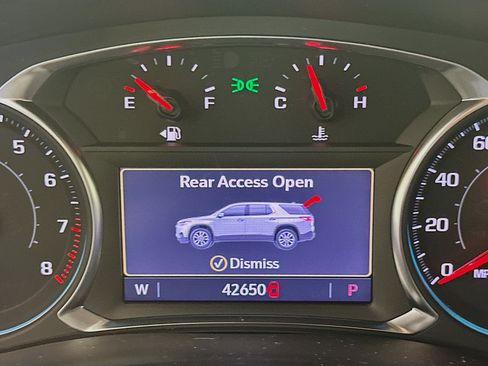 Used 2023 Chevrolet Traverse LT image 18