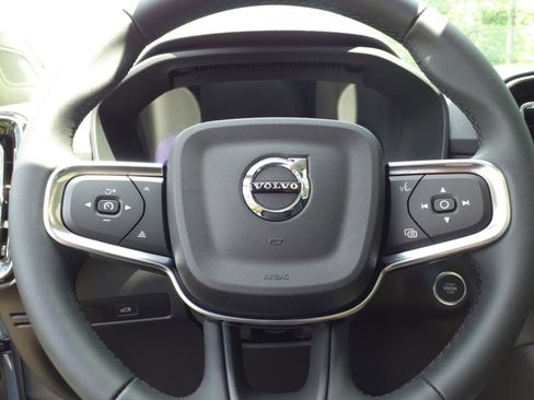 New 2025 Volvo XC40 B5 Core w/ Protection Package Premier image 22