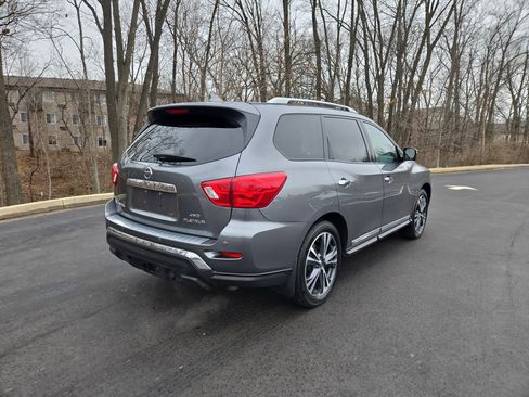 Used 2020 Nissan Pathfinder Platinum image 3