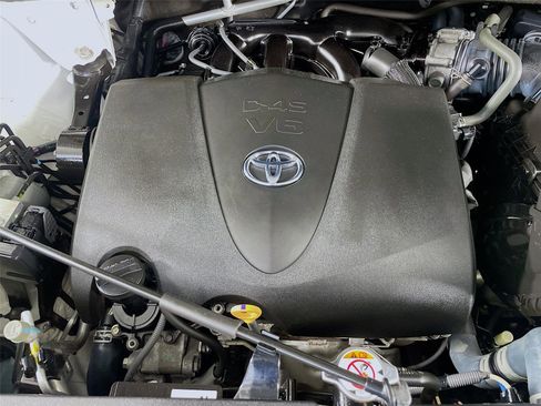 Used 2018 Toyota Highlander Limited FWD image 33