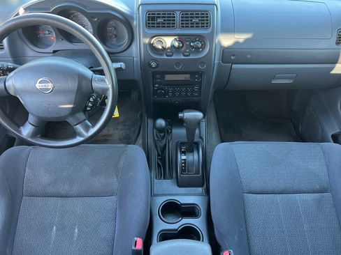 Used 2002 Nissan Frontier XE image 10