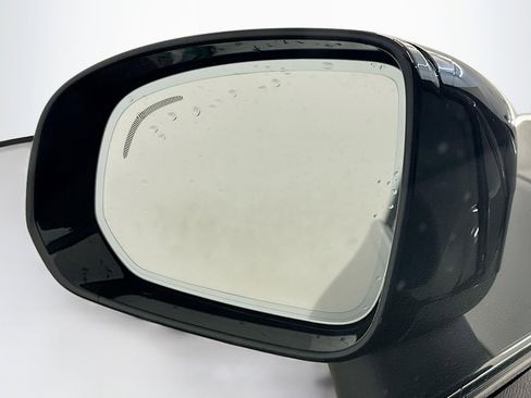 Used 2025 Volvo XC60 B5 Plus image 16