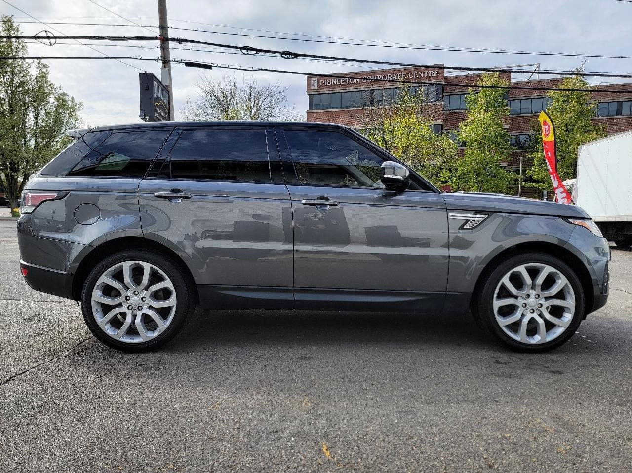 Used 2017 Land Rover Range Rover Sport HSE AWD/4WD image 6