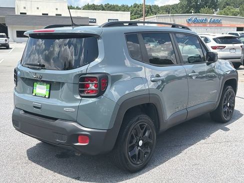 Used 2018 Jeep Renegade Latitude FWD image 8
