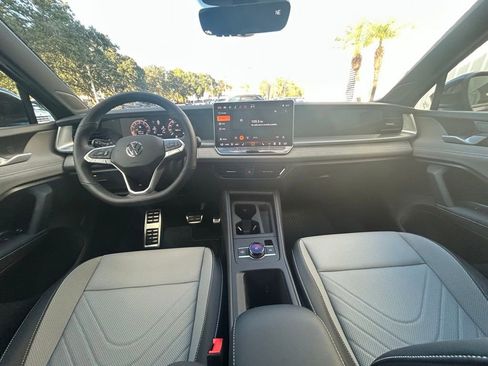 New 2026 Volkswagen Tiguan SE R-Line FWD image 10