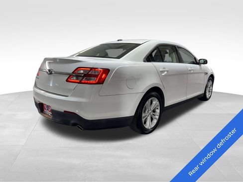 Used 2015 Ford Taurus SE image 4