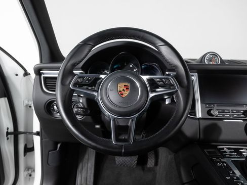 Used 2018 Porsche Macan image 31