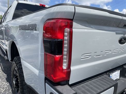 Used 2025 Ford F350 XLT w/ Black Appearance Package image 9