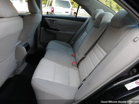 Used 2017 Toyota Camry LE FWD image 13